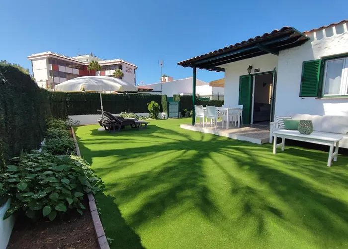 Next Yumbo Center Апартаменти *